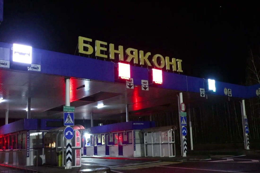 После трёхнедельной паузы Бенякони приняли первый автомобиль