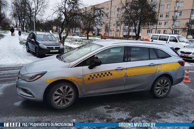 В Гродно водитель автомобиля «Опель» сбил женщину во дворе жилого дома