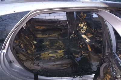 В Мостах во дворе частного дома сгорел автомобиль