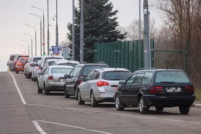 Очередь легковушек на въезд в Польшу за выходные выросла в 6,5 раз: какая ситуация на границе