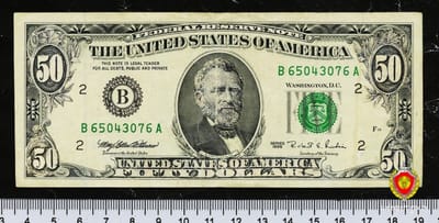 Подруга вернула долг фальшивыми долларами – чем всё закончилось?