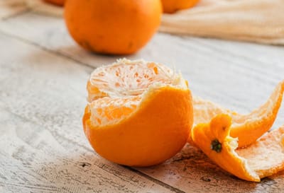 Не выбрасывайте мандариновые корки: это отличное бесплатное удобрение для комнатных растений