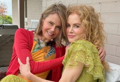 Николь Кидман позирует со своей младшей сестрой, поклонники оставляют одинаковые комментарии под фото