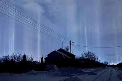 Небо над Барановичами озарилось световыми колоннами