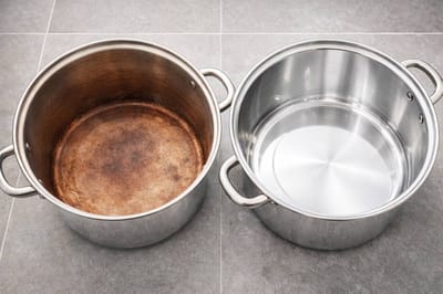 Как без труда вернуть кастрюле чистоту и блеск