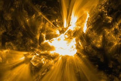 Выброс солнечной плазмы летит прямо к Земле: ученые предупредили о мощных магнитных бурях 20 января