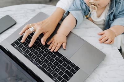 Можно ли работать в декрете и сохранится ли пособие?