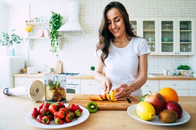 Этот рацион помогает дожить до 100 лет — и это не веганство