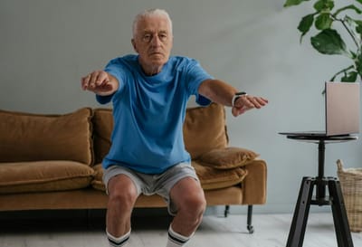 Вот сколько приседаний вы должны делать для своего возраста. Вы можете их выполнить?