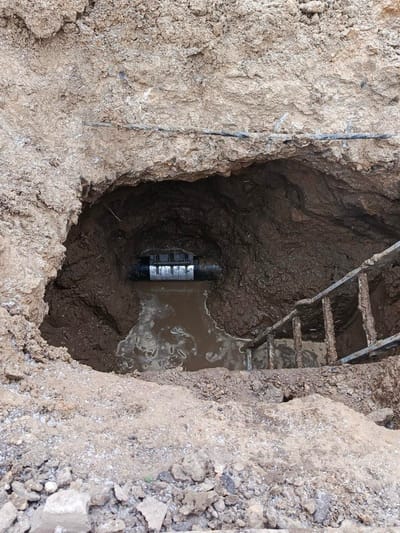 В Слониме на улице Доватора устранили аварию на водопроводе, но есть нюанс: воду пока пить нельзя