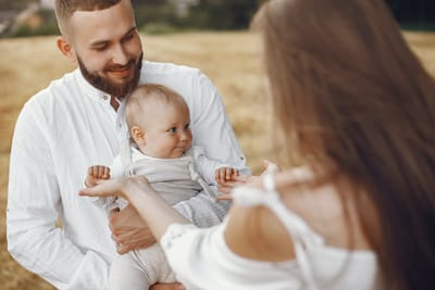 Рекордсмены года – 65-летний отец и 49-летняя мать. В каком возрасте гомельчане становились родителями в 2025 году