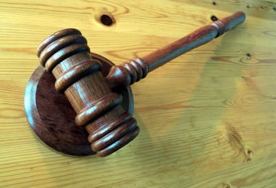 Пенсионерка оскорбила граждан, но сумма морального вреда оказалась неподъемной. Что решили?