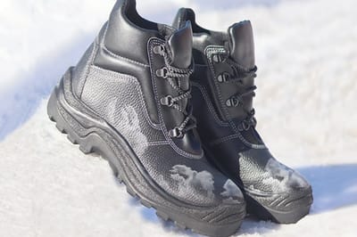 Как спасти обувь от белых пятен после зимних прогулок