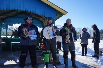 Лобазовское озеро, мороз и азарт: в Слониме прошёл зимний фестиваль по подлёдному лову