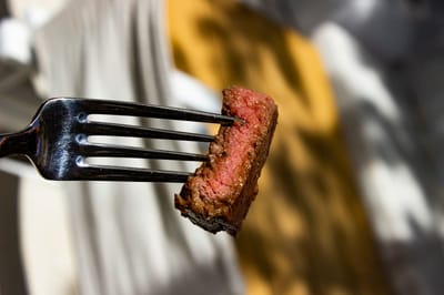 Минчанин погиб, подавившись во время еды