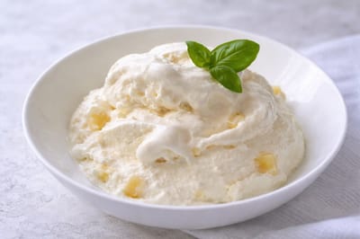 Смешиваю творог и ананасы — получается нежный десерт без выпечки