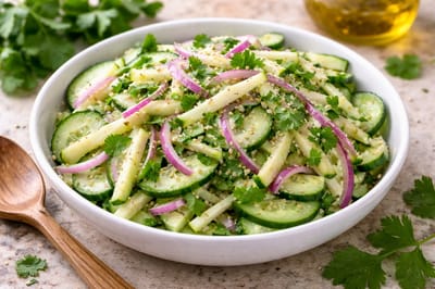 Легкий хрустящий салат, который идеально подходит к любому блюду