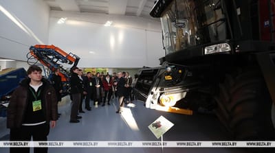 «Я сам выбрал эту работу и не жалею»: парень живёт в Слониме, а трудится на селе