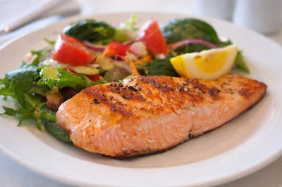 Один раз приготовила рыбу в фольге на сковороде — теперь это мой любимый способ