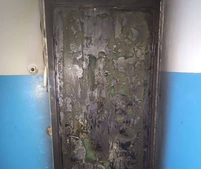 В Лиде мужчина поджег дверь квартиры соседки — ему грозит до 10 лет