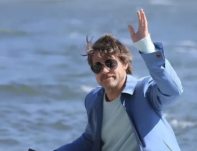 Брэд Питт привлек внимание в Греции новым образом