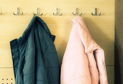 Как убрать запах пота с куртки или пальто без стирки