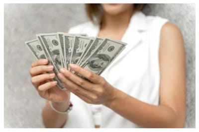 Доллар и евро резко подорожали перед выходными