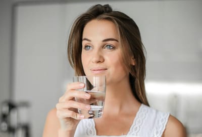 Помогает ли горячая вода похудеть? Мнение врачей