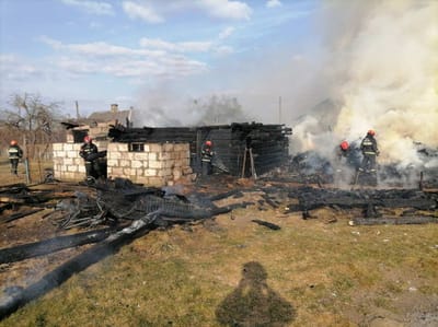 В Слонимском районе пенсионерка сжигала мусор на участке и осталась без хозпостройки