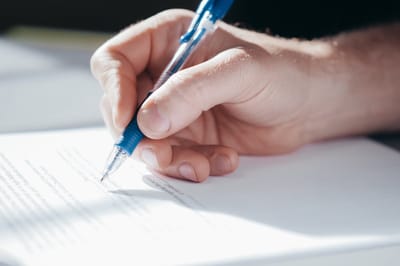 Можно ли уволиться досрочно, если работаете по контракту и наниматель против? Ответ специалиста