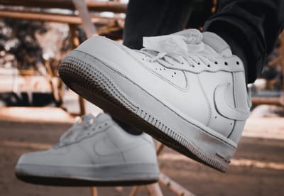 Как легко отмыть белую подошву кроссовок 