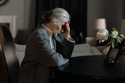 Бесцельное сидение повышает риск деменции: что делать для защиты мозга