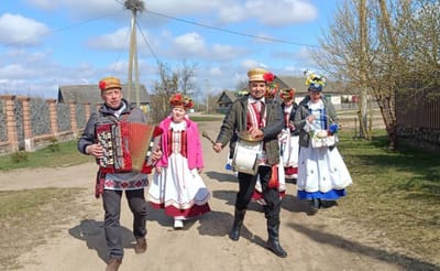 «Ішлі, прыйшлі валачобнікі»: у Слонімскім раёне адзначылі Вялікдзень народнымі абрадамі