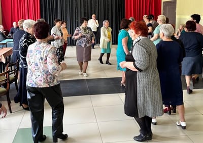 Смехопанорама "Апрель – веселья капель!»: клуб «Надежда» в Слониме подарил позитив и хорошее настроение