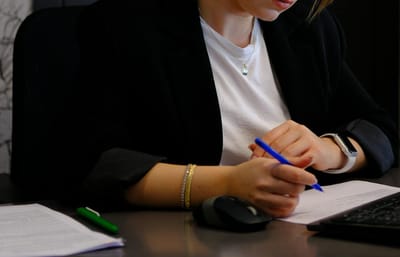 Запись в трудовой есть, а справку для назначения пенсии требуют. Законно ли это?