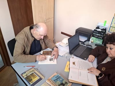 Пісьменнік Уладзімір Ягоўдзік завітаў у Слонімскі краязнаўчы музей і падараваў свае кнігі