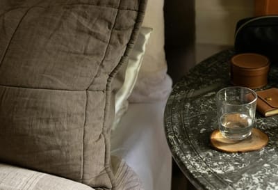 почему вкус воды в стакане меняется за ночь