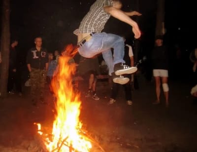 17-летний подросток отдыхал у бабушки и упал прямо в костер