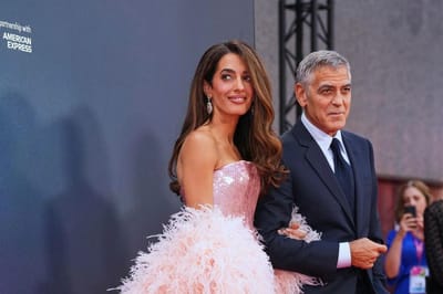 Амаль Клуни затмила мужа на красной дорожке: самый известный адвокат дала урок моды
