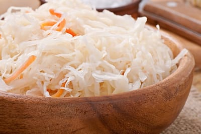 Белоснежная, сочная и хрустящая: узнайте, как квасить капусту как у бабушки