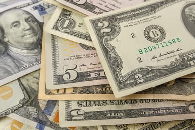 Доллар и евро упали в цене — смотрим курсы валют на 28 ноября