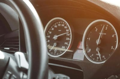 Должен ли судебный исполнитель предоставить время для добровольной оплаты штрафа за превышение скорости