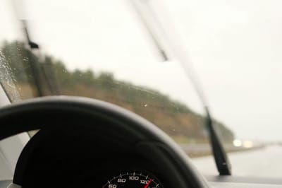 Два быстрых способа победить запотевшие стёкла в автомобиле