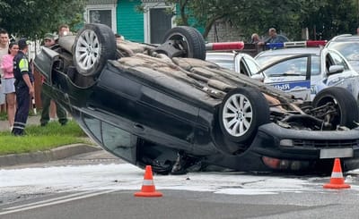 Двадцатилетний водитель перевернулся на легковушке в Слониме после наезда на бордюр