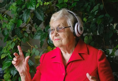 Это хобби после 70 лет может защитить ваш мозг и снизить риск развития деменции на 39%