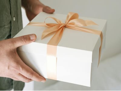 Эту вещь никогда не дарят —  считается плохим предзнаменованием