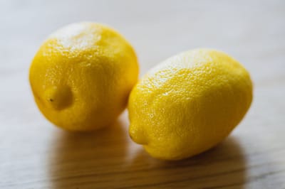 Где хранить лимоны без потерь витамина С: холодильник или комната?