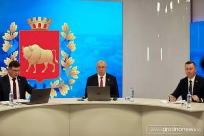 Губернатору Юрию Караеву задали 150 вопросов во время стрима. Свою проблему озвучила и жительница Волковыска