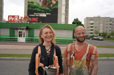 Художники из Минска и Барановичей создают мурал в Слониме: «Каждый раз — как прыжок с парашютом»