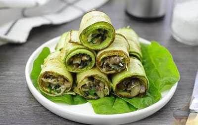 Кабачковые рулетики с грибами и сыром — вкусная закуска из простых продуктов